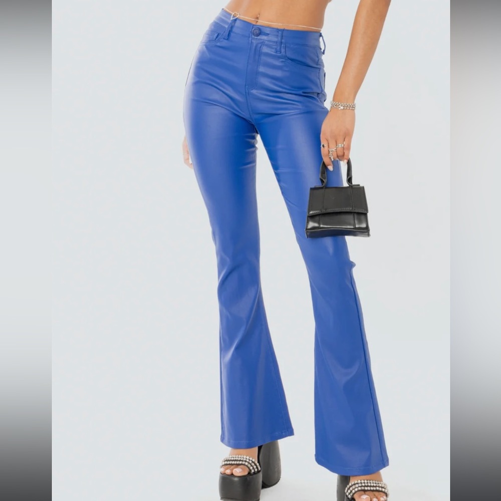 Edikted Faux Leather flare jeans blue